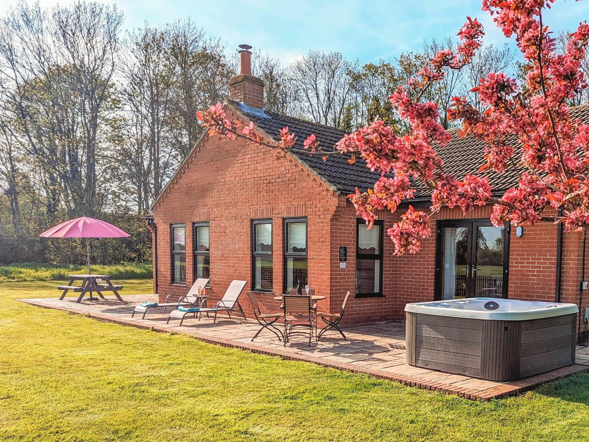 Highgrove Villa Gissing Exterior photo